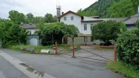 Občina Tolmin bo še premislila, kaj naj počnejo z včeraj kupljeno obsežno stavbo in zemljiščem na območju nekdanjega hotela Paradiso. 