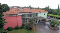 V Valdoltri operacije in  ambulantna dejavnost delujeta skladno s  
20-odstotnim skrčenjem programa dela in  pod strogimi varnostnimi ukrepi.