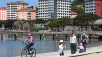 Portoroški hotelirji so si obetali dober obisk med jesenskimi 
šolskimi počitnicami, a zdaj zaradi vladnega ukrepa dobivajo 
odpovedi rezervacij.  