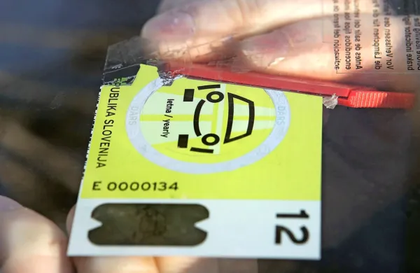 Po sprejetju zakona naj bi Dars vse potrebno za uvedbo elektronskih vinjet pripravil do 1. decembra 2021.