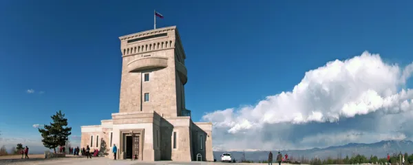 V Pomniku miru na Cerju bo sredi prihodnjega septembra zaživela 
stalna razstava, posvečena usodam Primork in Primorcev v 
prejšnjem stoletju. 