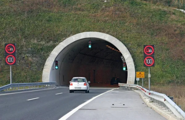 Zaključil so z večmesečnim projektom nadgradnje hidratnega 
omrežja v predorih Kastelec in Dekani.