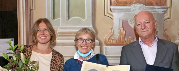 Častne  Valvasorjeve nagrade so se razveselili (z leve): Ana 
Hawlina, Katja Roš in Radovan Lipušček.