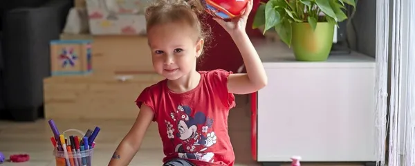 Triletna Lea je prava borka, pravi njena mamica Simona Jerebič.