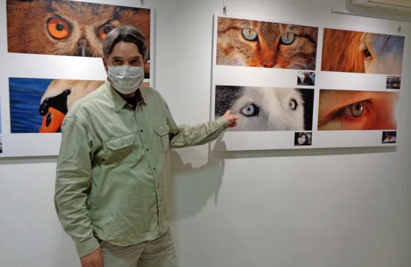 Slavko Polak je v razstavi, ki so jo predstavili v bistriški Pavlovčevi 
galeriji, združil ljubezen do biologije in do fotografije.  