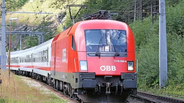 Trst bo z Dunajem povezoval avstrijski vlak.