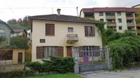 Opuščeno policijsko postajo, skoraj 20 let namenjeno rušenju in 
gradnji bloka, bo občina v ta namen odkupila še drugič.