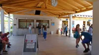 Letos poleti  je Škocjanske jame obiskalo slabih 40.000 gostov, 
lani so jih samo avgusta našteli 52.000. 