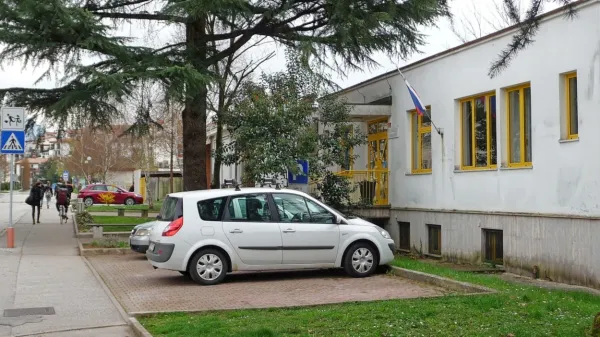 V Novi Gorici je bilo včeraj v vrtcu 53 otrok v nujnem varstvu. 