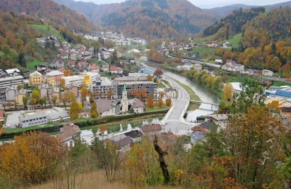 Čeprav so tudi v Idriji evidentirali precej zazidljivih zemljišč, novo 
individualno gradnjo z OPN načrtujejo predvsem po vaseh, največ 
v Godoviču in na črnovrški planoti.