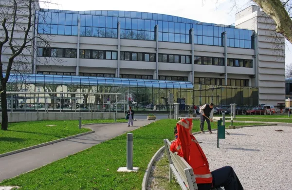Onkološki inštitut  sporoča, da delajo nemoteno, a pod strogimi 
varnostnimi ukrepi.
