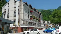 Po odvzemu brisov zaposlenim  v domu upokojencev v Podbrdu se 
širi strah,  da bi  novi koronavirus ogrozil zdravje še stanovalcem  v 
tem domu in  Podbrdu.