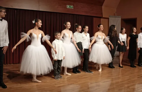  Na   slovenskih klavirskih dnevih so  nastopili  tudi pianisti in  baletke z Glasbene šole Nova Gorica.