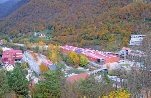 S Kolektorja, kjer je šest vzdrževalcev predčasno umrlo, nam niso odgovorili na vprašanje, zakaj delavcem ne pokažejo varnostnih 
listov, ki jim po zakonih morajo biti dostopni, da bi se lahko zaščitili.