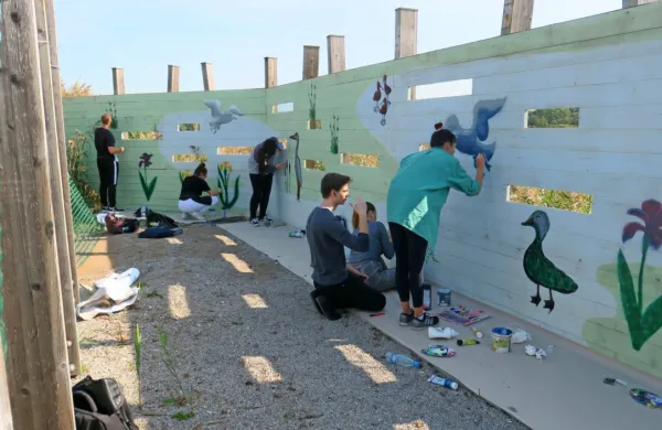 Dijaki so s tematskimi grafiti poslikali opazovališče pod ankaransko cesto v Škocjanskem zatoku.