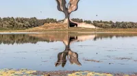 Eden najbolj znanih spomenikov je hrvaški Jasenovac  Bogdana Bogdanovića iz leta 1965. 