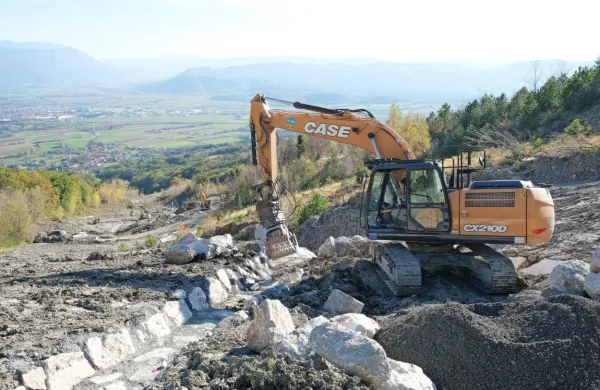 Država je letos za nadaljevanje sanacije zagotovila 2,3 milijona 
evrov, v dvajsetih letih pa že 15,3 milijona evrov. 