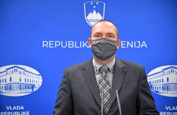  Minister Jože Podgoršek je napovedal petinsko zmanjšanje zakupnin za zemljišča v lasti sklada kmetijskih zemljišč in  oddajo 
zemljišč, ki so v zaraščanju, v brezplačni najem za deset let.