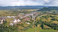 Panorama pivške kotline, levo mesto Pivka