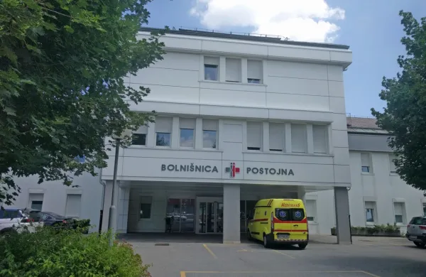 V Bolnišnici Postojna so imeli okuženo porodnico, a za to niso niti 
vedeli, na srečo se okužba ni razširila.  