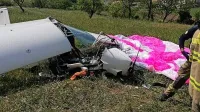 Ultralahko letalo se je ob pristanku na tleh prelomilo v predelu pilotske kabine.