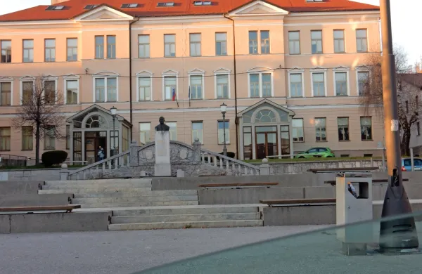 Sobotni rezultati testiranj so danes pokazali doslej najvišje 
dnevno povečanje števila okuženih z novim koronavirusom v 
postojnski občini.