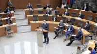 Po burni razpravi so poslanci danes potrdili šesti protikoronski 
paket: pri nekaterih najbolj spornih določilih je koalicija naredila 
korak nazaj.  