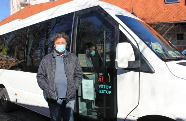 V avtobus Tomislava Mulca iz Postojne šolarji niso sedli že od 
septembra.    