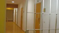 V koprskem priporu je pred dnevi prišlo do konflikta, med katerim 
je eden od vpletenih utrpel površinske ureznine.
