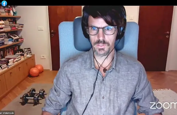 Boštjan Videmšek na zoom podelitvi iz svojega doma