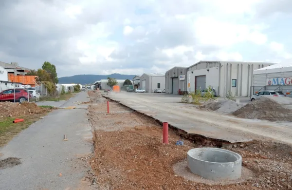 Občina pod vodstvom Davida Škabarja je  komunalno opremila 
obstoječo cono na  terminalu v Sežani in pripravila priključke ter 
zemljišče za novo  cono. 