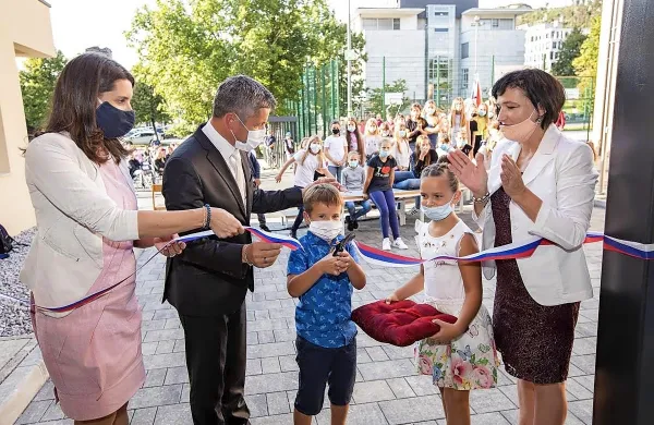 Župan Igor Marentič kot svoj največji uspeh tega mandata 
izpostavlja  izgradnjo prizidka osnovne šole Antona Globočnika,  ki 
je  ena največjih investicij občine v zadnjih letih.