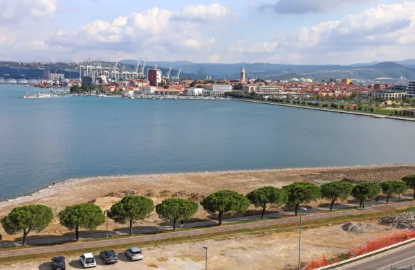 Plaža, ki nastaja med Žusterno in izlivom Badaševice, bo bistveno posegla v prostor in  življenje Koprčanov.