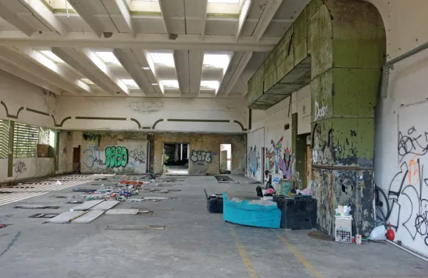 Septembrska smrt Vrtojbenca v propadajočem Idealu je še vedno 
nepojasnjena. 