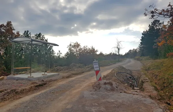 Do začetka prihodnjega leta bodo v Abitantih dobili 1700 metrov 
javnega vodovoda, dočakali pa so tudi avtobusno čakalnico z 
nadstreškom   v bližini zaselkov  Kaline in Stara Mandrija.    