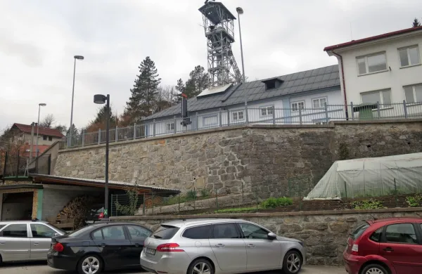 Odkar je Idrija, tudi po lastni neumnosti, izgubila rento za odpravo 
posledic rudarjenja, si zanjo prizadeva zelo medlo.