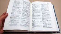 V Slovarju  Pohlinovega jezika naletimo na zanimive izraze, kot so 
mrzlotina (sladoled), mrtvališče (pokopališče) ... 