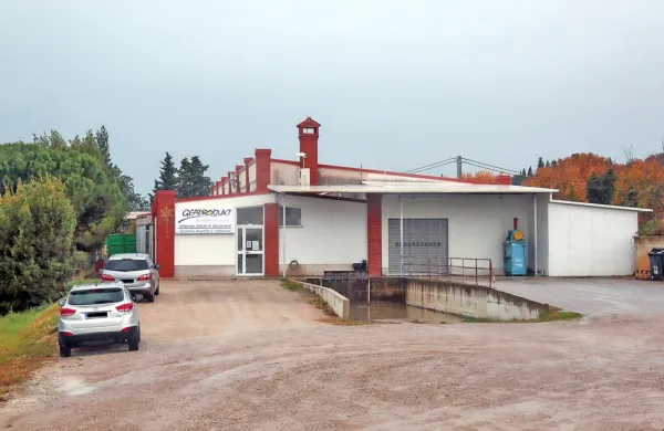 Podjetje Gea produkt bo svoje prostore nad cesto, ki s koprske 
strani vodi v Ankaran, prodalo občini, ki bo na tej lokaciji 
pripravilo zemljišče za trgovino.