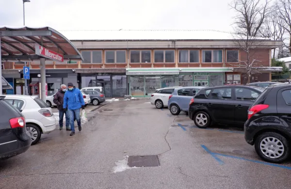 Razmišljajo o tem, da bi v praznih prostorih nad Lekarno uredili 
center za delo na daljavo. 