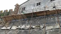 Dela pod župniščem so končana in župnik Zorko Bajc ima vsepovsod trdna tla pod nogami. 