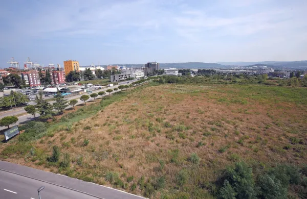 “Popovičeva pobuda ne zahteva ohranitve Centralnega parka 
Koper, kot zatrjujejo pobudniki, saj ta park ne obstaja,” je nazoren 
župan Aleš Bržan.