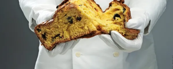 Od srede naprej bo na voljo panetone s kandiranimi oljkami in esenco brinja.