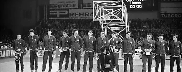 Jugoslovanska reprezentanca  je leta 1970 v finalu svetovnega prvenstva v  košarki v Ljubljani premagala ZDA.
