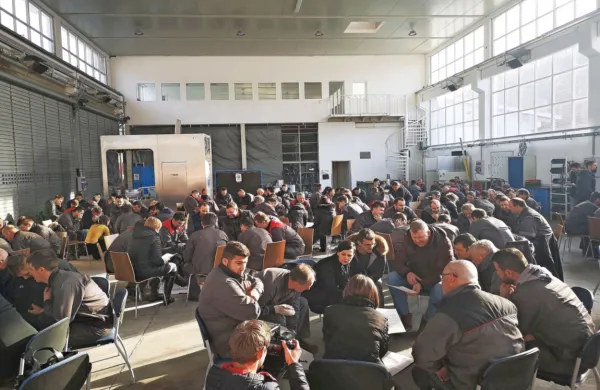  Celotna trajnostna poslovna strategija podjetja je bila vsem 
zaposlenim (že pred proticovidnimi ukrepi) predstavljena tudi na 
skupinski delavnici.