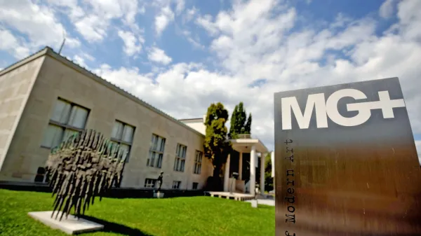 Med spornimi potezami vlade je tudi že tretji razpis za direktorja Moderne galerije, za katerega so tokrat omilili pogoje,  kratek, 
dvotedenski rok za prijavo, pa se izteče ta petek.  