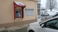 Godovič je ohranil bankomat, sedem kilometrov oddaljeni in večji 
Črni Vrh pa je ostal brez njega in brez pošte. 