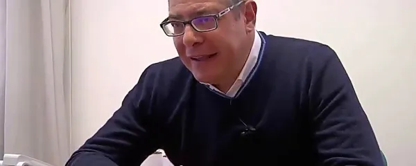 Filippo Focardi, avtor knjige Nel cantiere della memoria (V 
delavnici spomina), poučuje sodobno zgodovino na Univerzi v 
Padovi in je dober poznavalec odnosov med Italijo in Slovenijo.