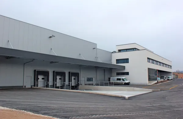 Na gospodarskem ministrstvu so ocenili, da bo naložba Pet Paka v nove prostore (na fotografiji)  bistveno prispevala k regionalnemu razvoju.