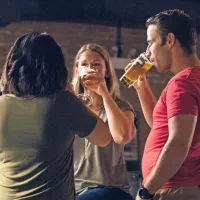 Kljub omejitvam zaradi epidemije se nekateri  posamezniki ne 
odrečejo decembrskim praznovanjem. 