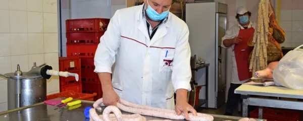 Tomaž Faganel iz Prvačine med izdelavo krodeginov